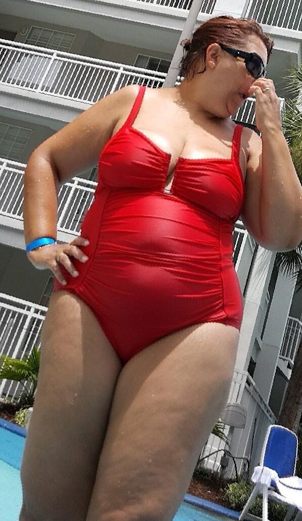 BBW Mature in Red