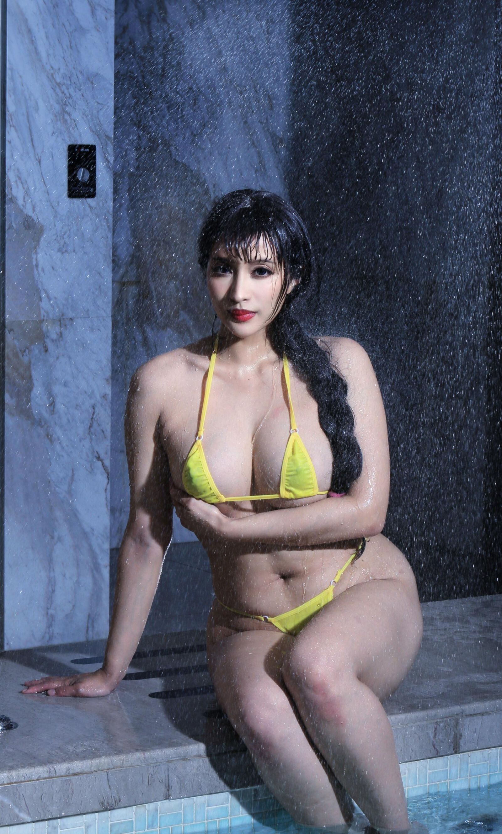 thai model   yellow bikini