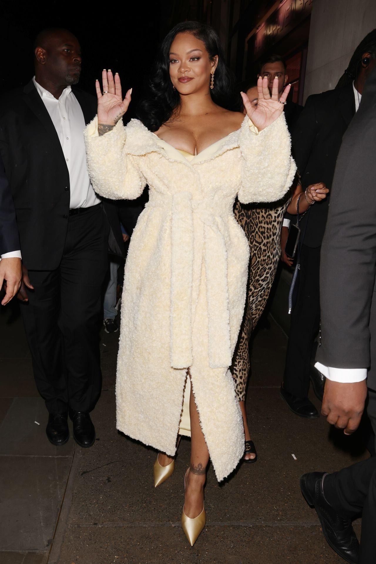 RIHANNA tem evento Fanty na Selfridges em Londres