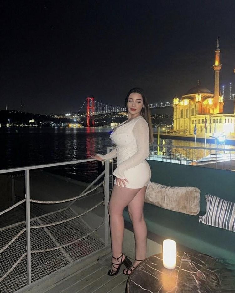 Merve 巨大なおっぱいのトルコの美しさブルネットの混合ホットショット