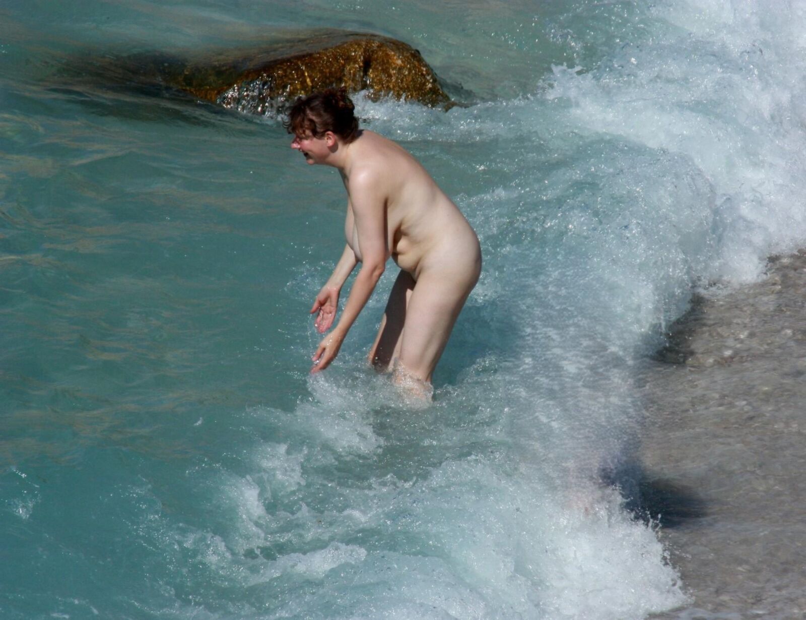 Nude Beach Mom a des seins géants et souples !