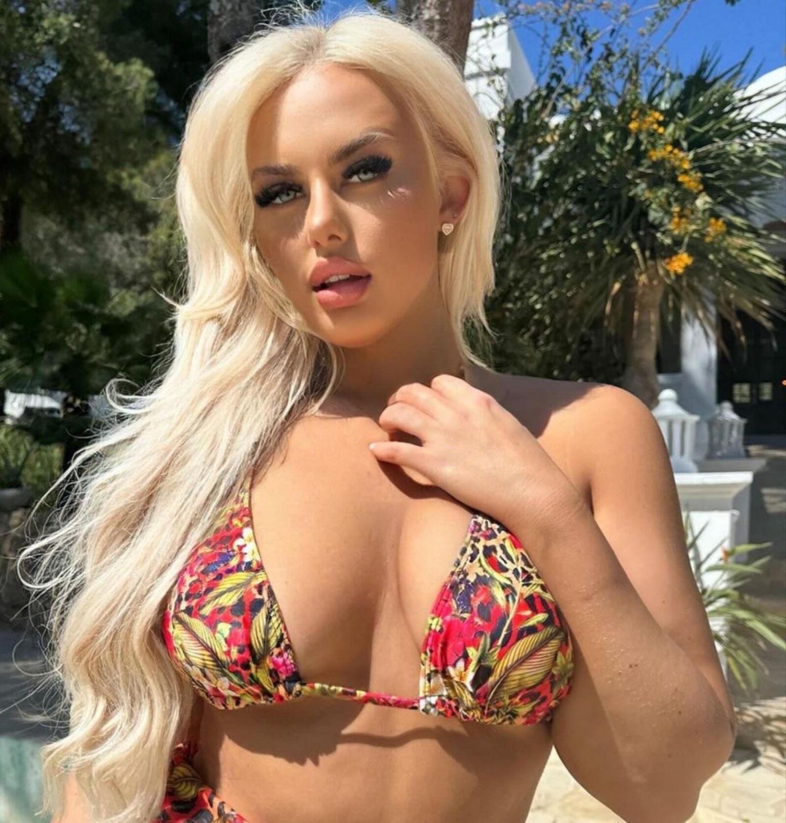 Busty bikini babes 50