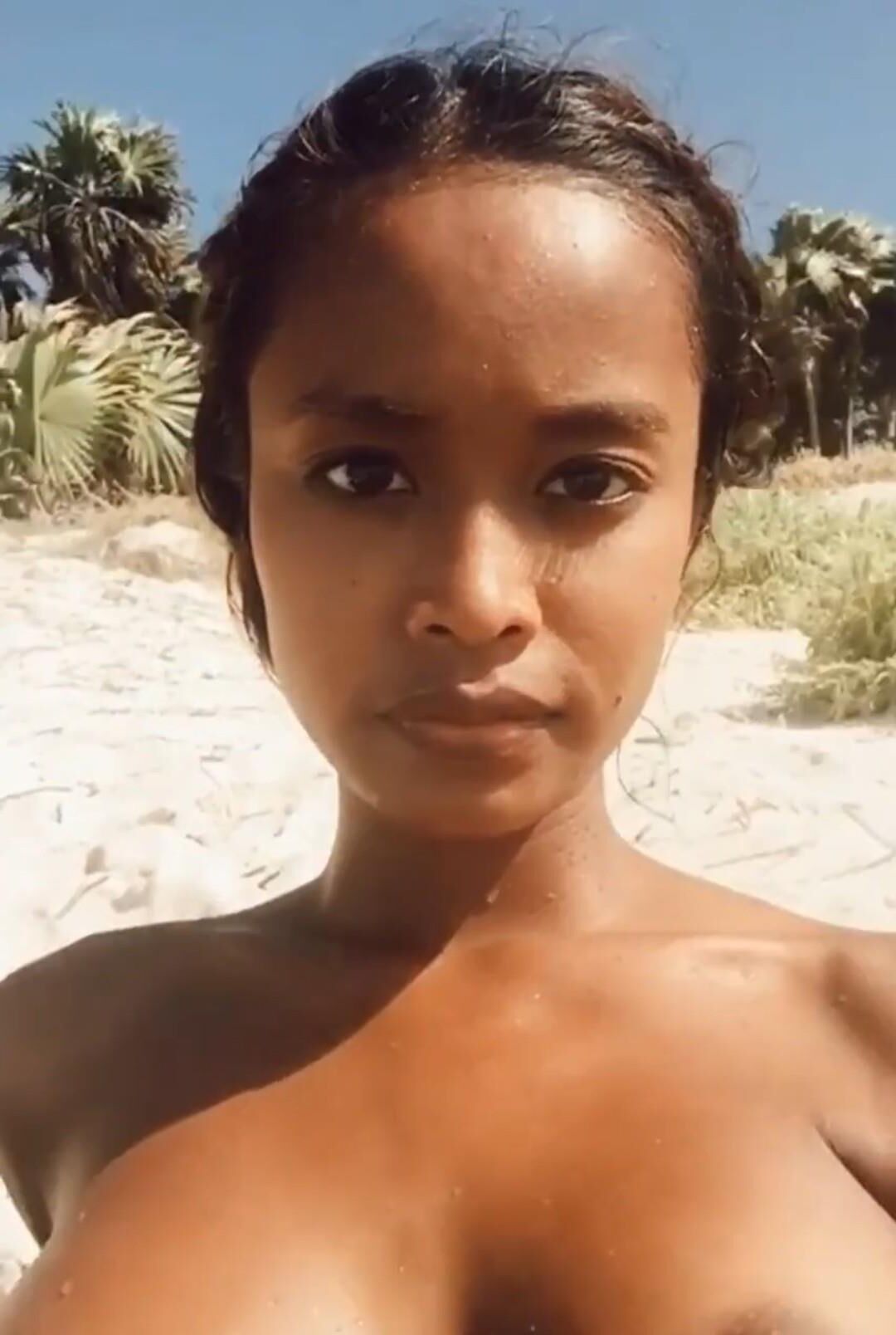 Sexy black island girl 