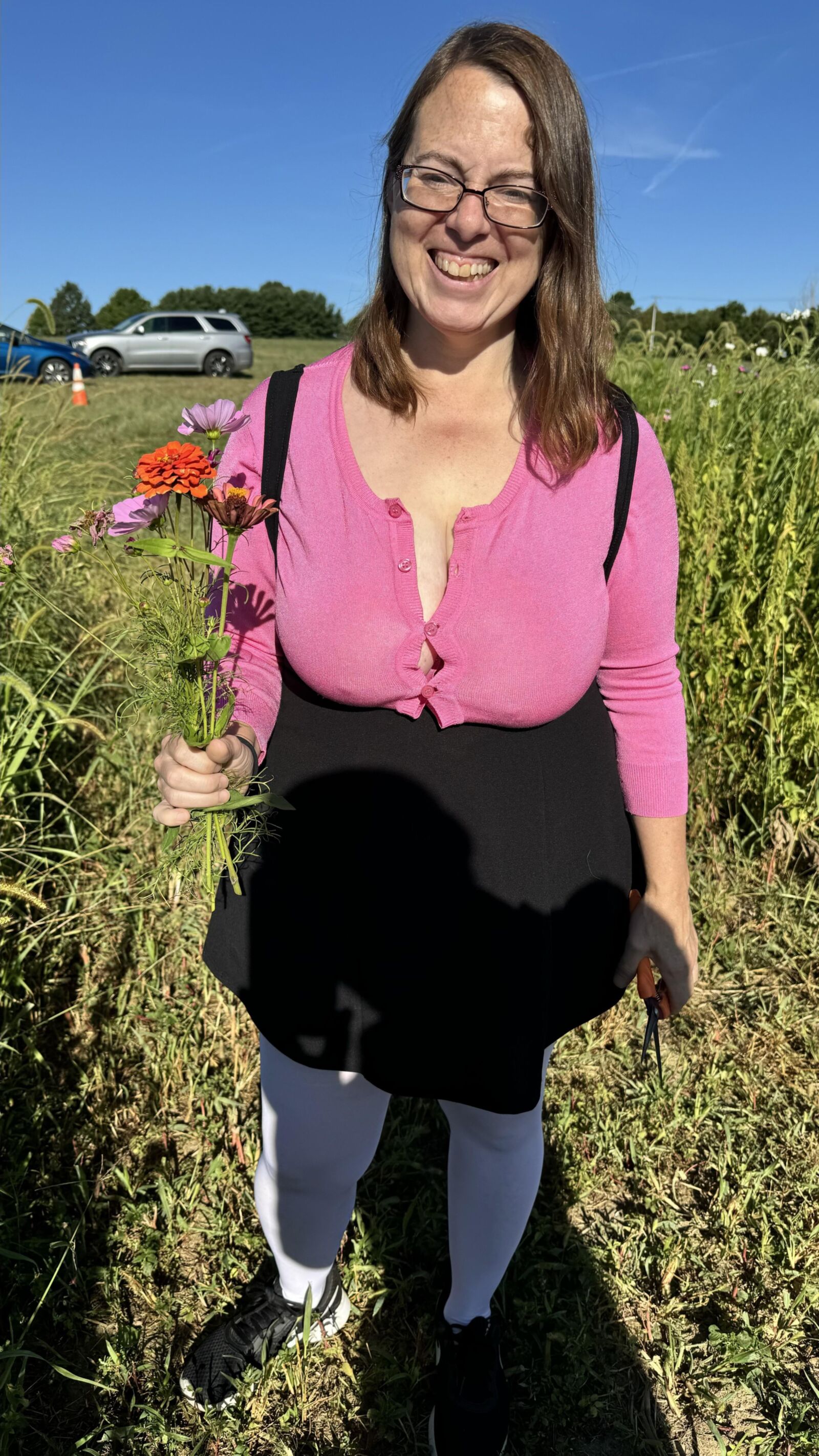 Vestido rosa, puta con grandes tetas y semen!!!