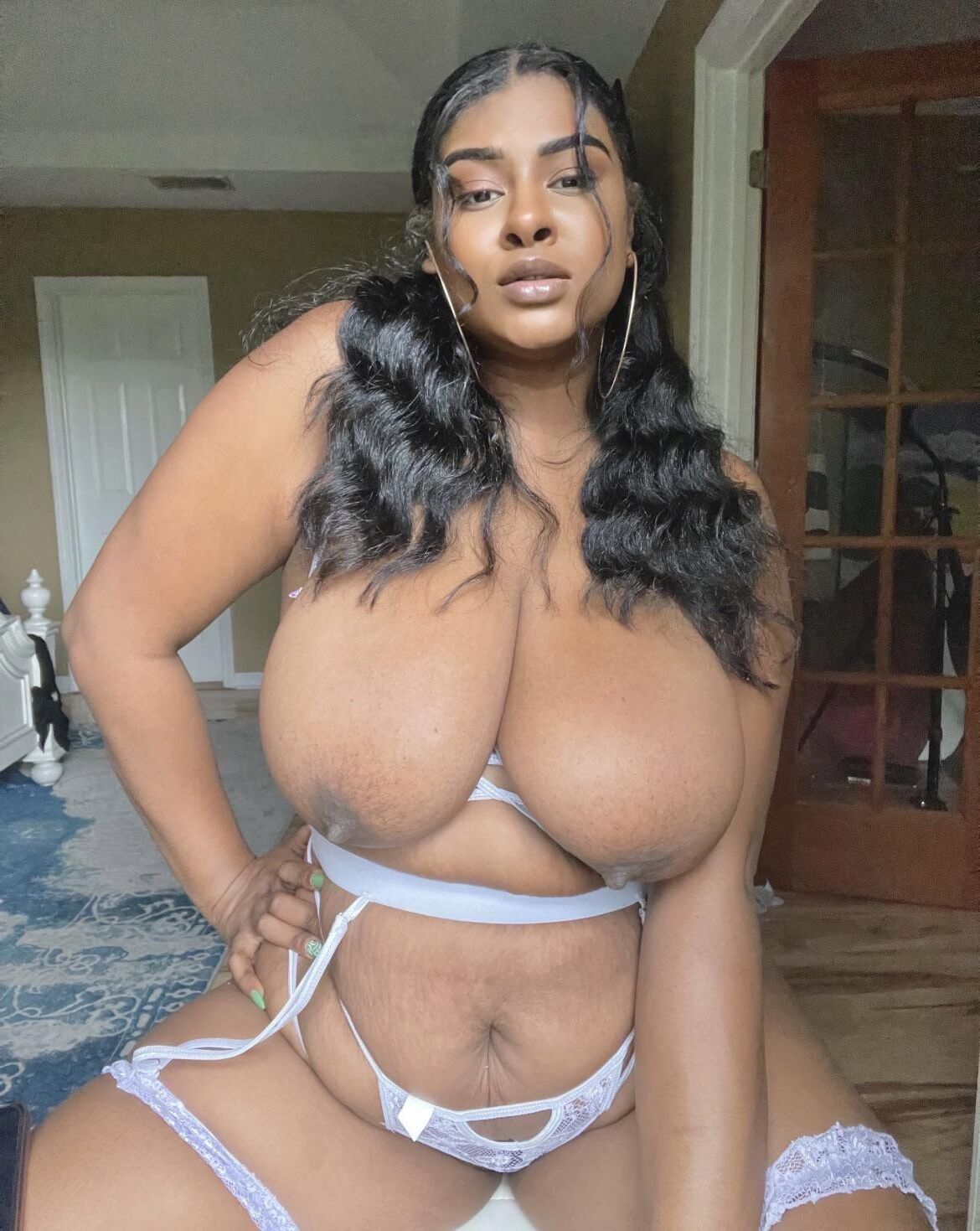 Grandes y hermosas tetas Ébano BBW Omi