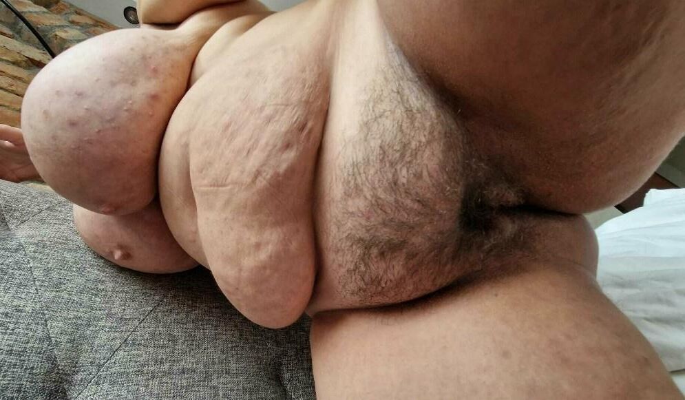 BBW Enormes Tetas Caídas Coño Peludo Mayana