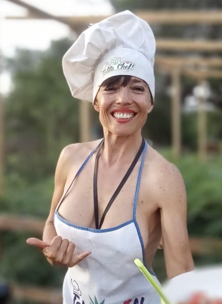 TALITA CHEF TITTY TEASE PARA SETEMBRO