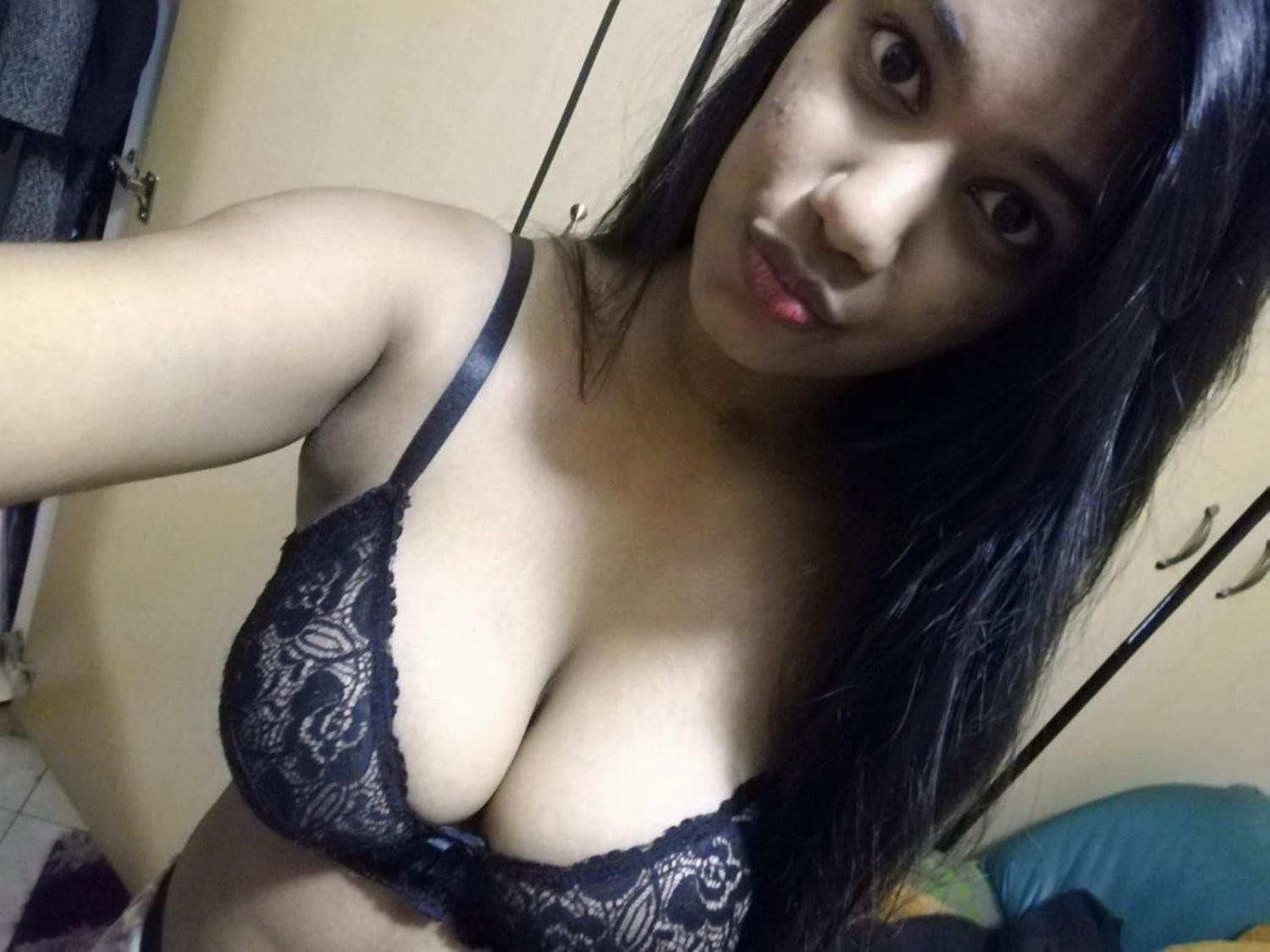 Photos de jolie fille indienne aux gros seins