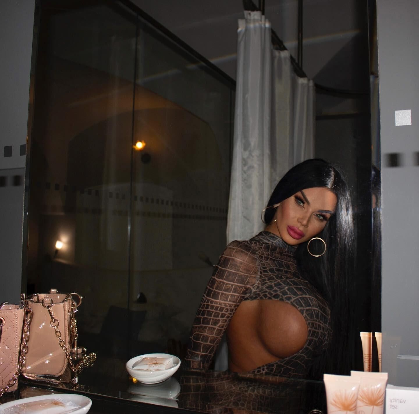Adrienne 🇨🇿