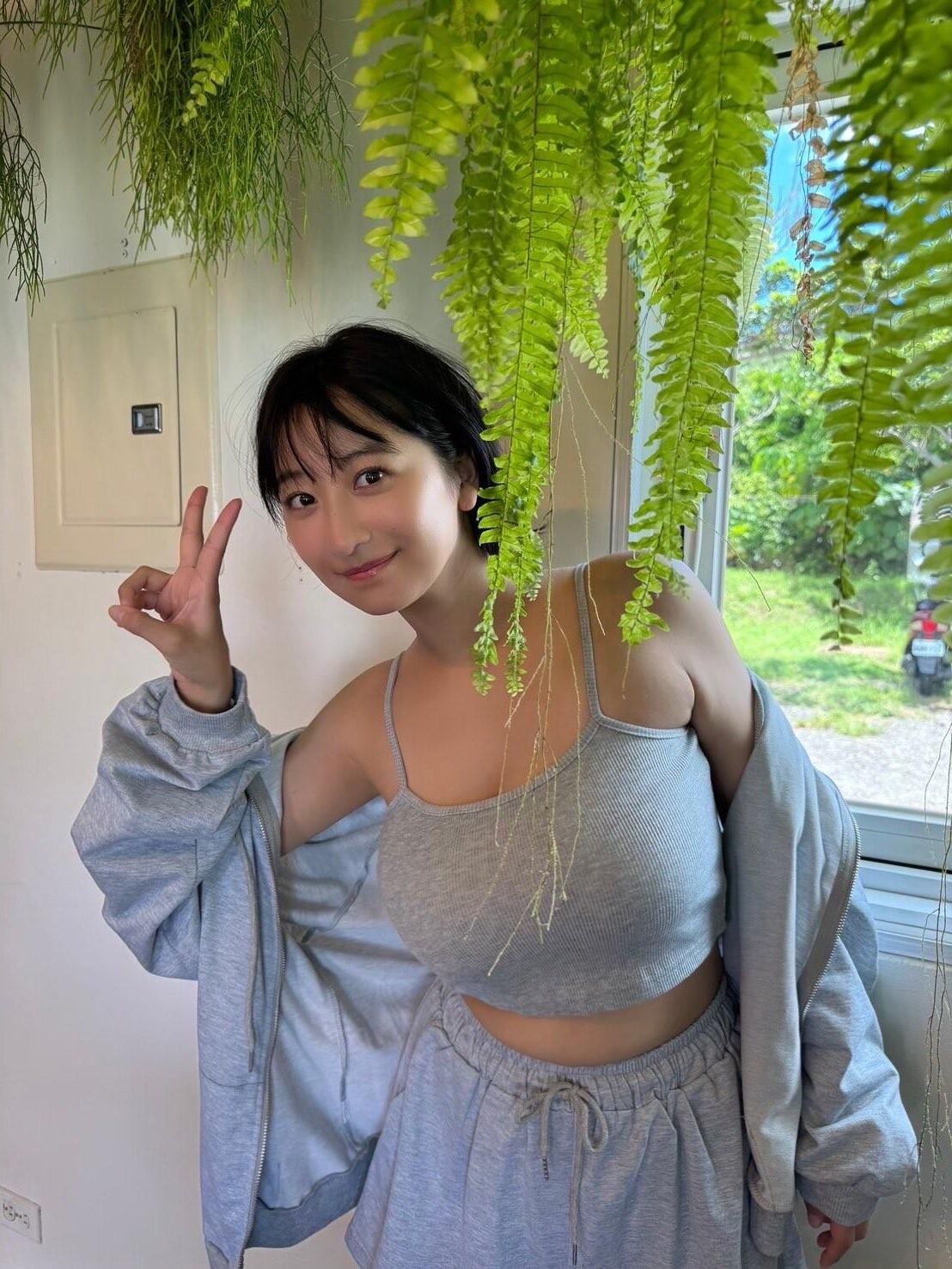 Busty Gravure idol Ina Enohara