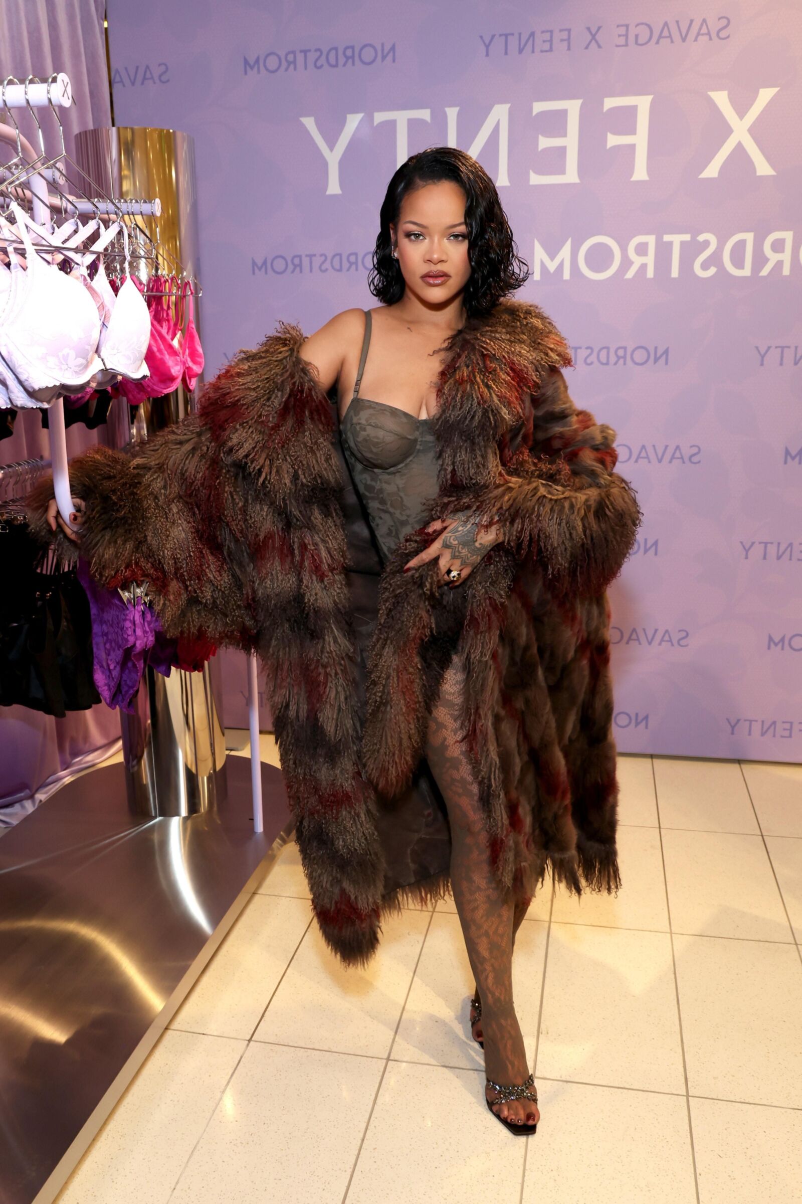 Rihanna celebra el debut de Savage x Fenty Lavish Lace en Los Ángeles