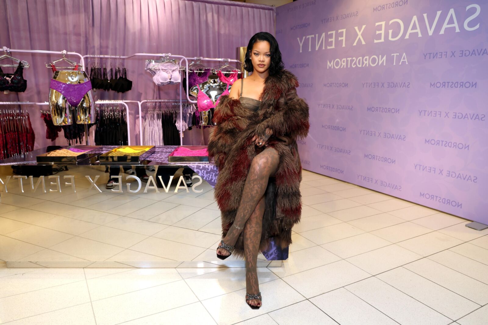 Rihanna celebra el debut de Savage x Fenty Lavish Lace en Los Ángeles