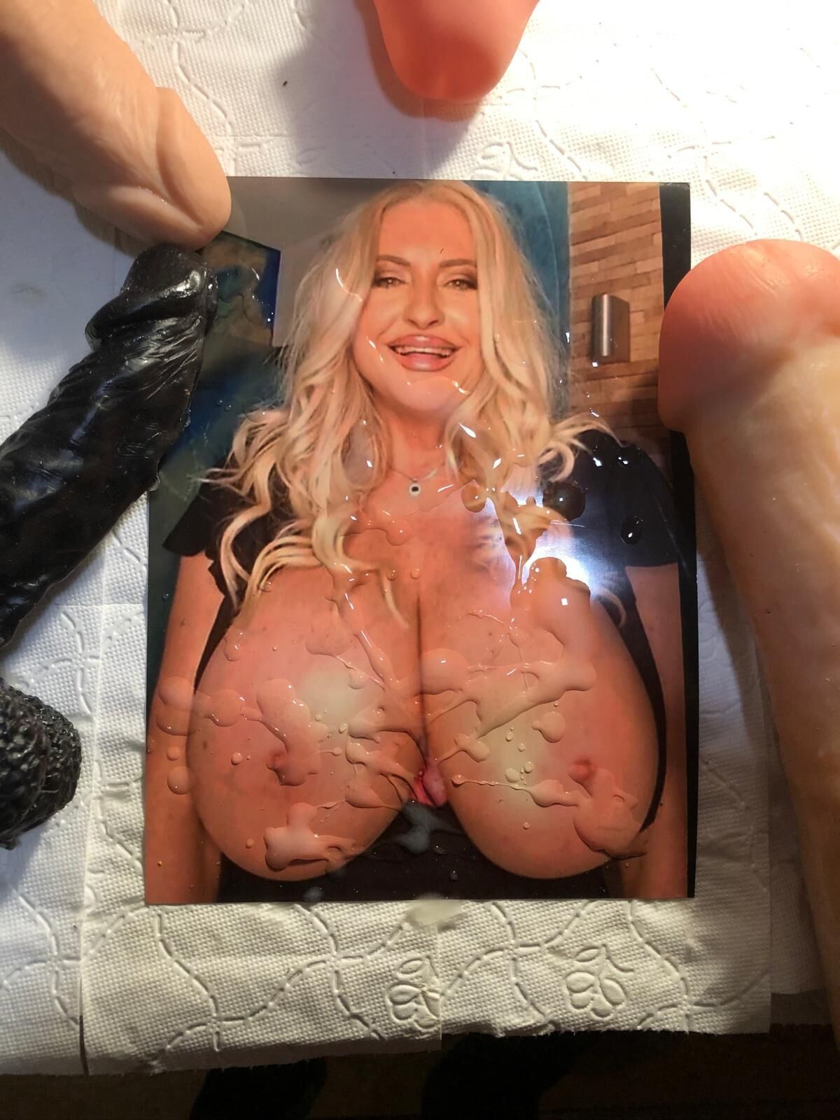 Vesna Blondine mit dicken Titten, Cum Tribute