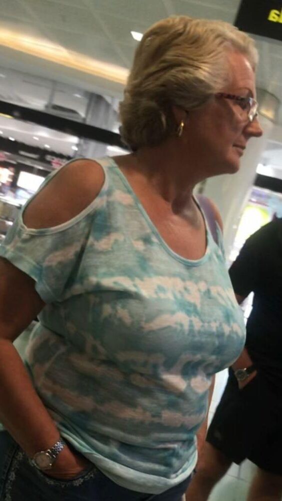 Abuelas sinceras con tetas dignas de placer voyeur