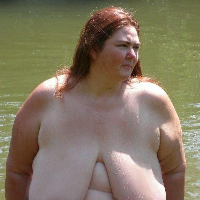 ¡La pelirroja regordeta irlandesa BBW tiene enormes tetas y pecas!