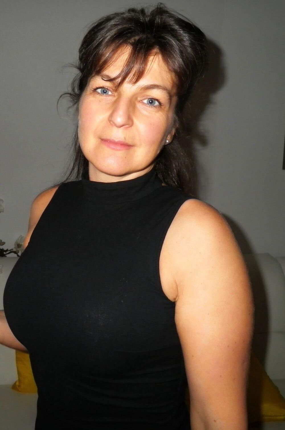 MAMÁ CON GRANDES TETAS