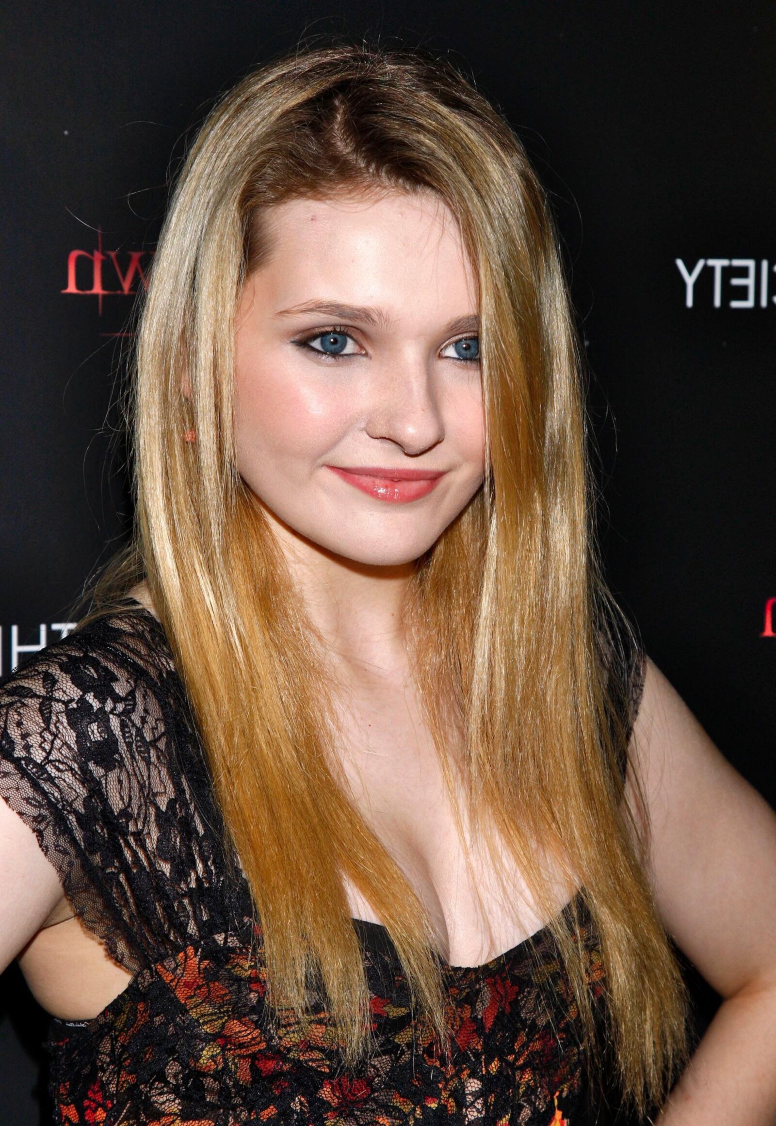 La tetona Abigail Breslin, sin duda por qué los productores la contrataron