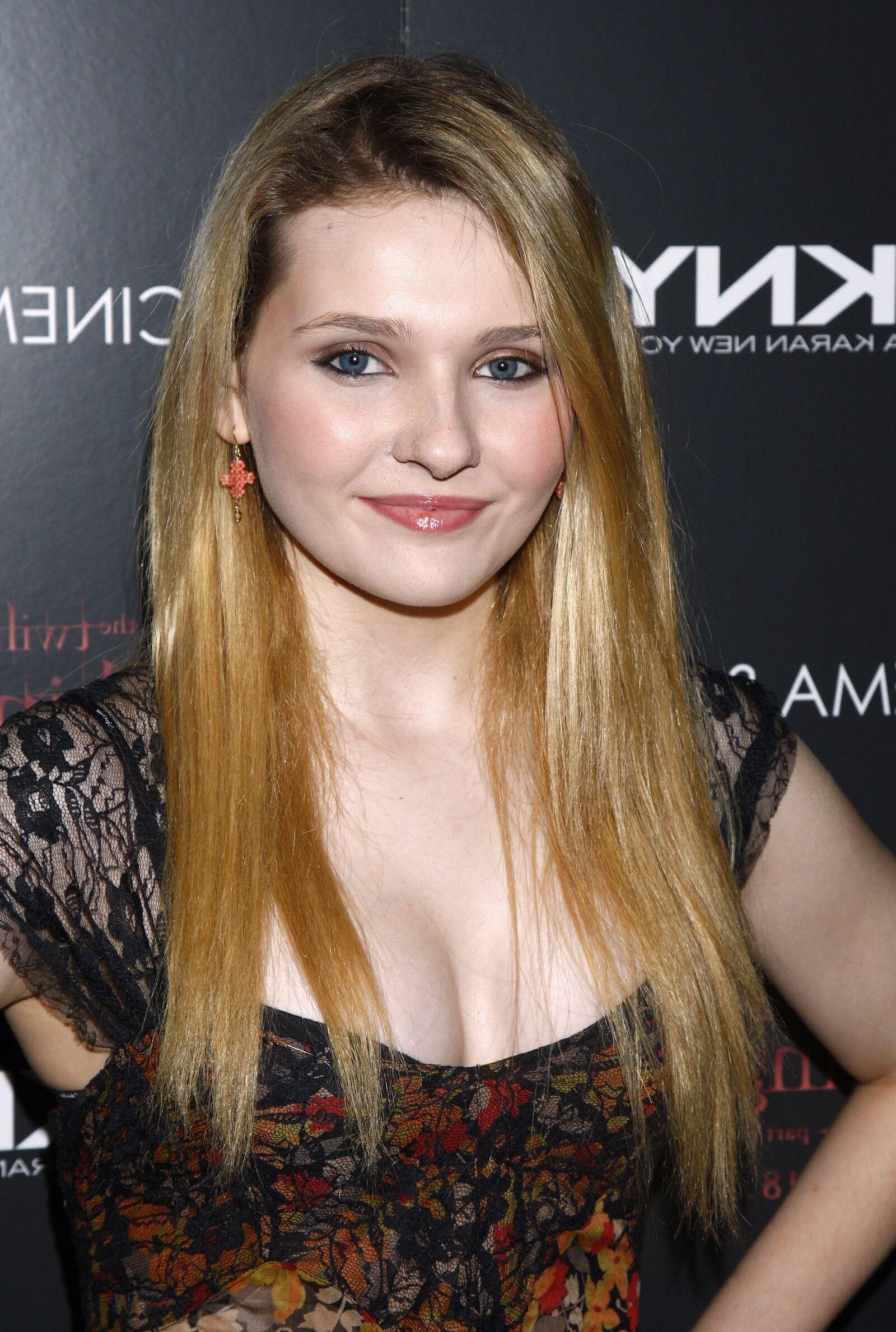 Peituda Abigail Breslin, sem dúvida por que os produtores a contrataram