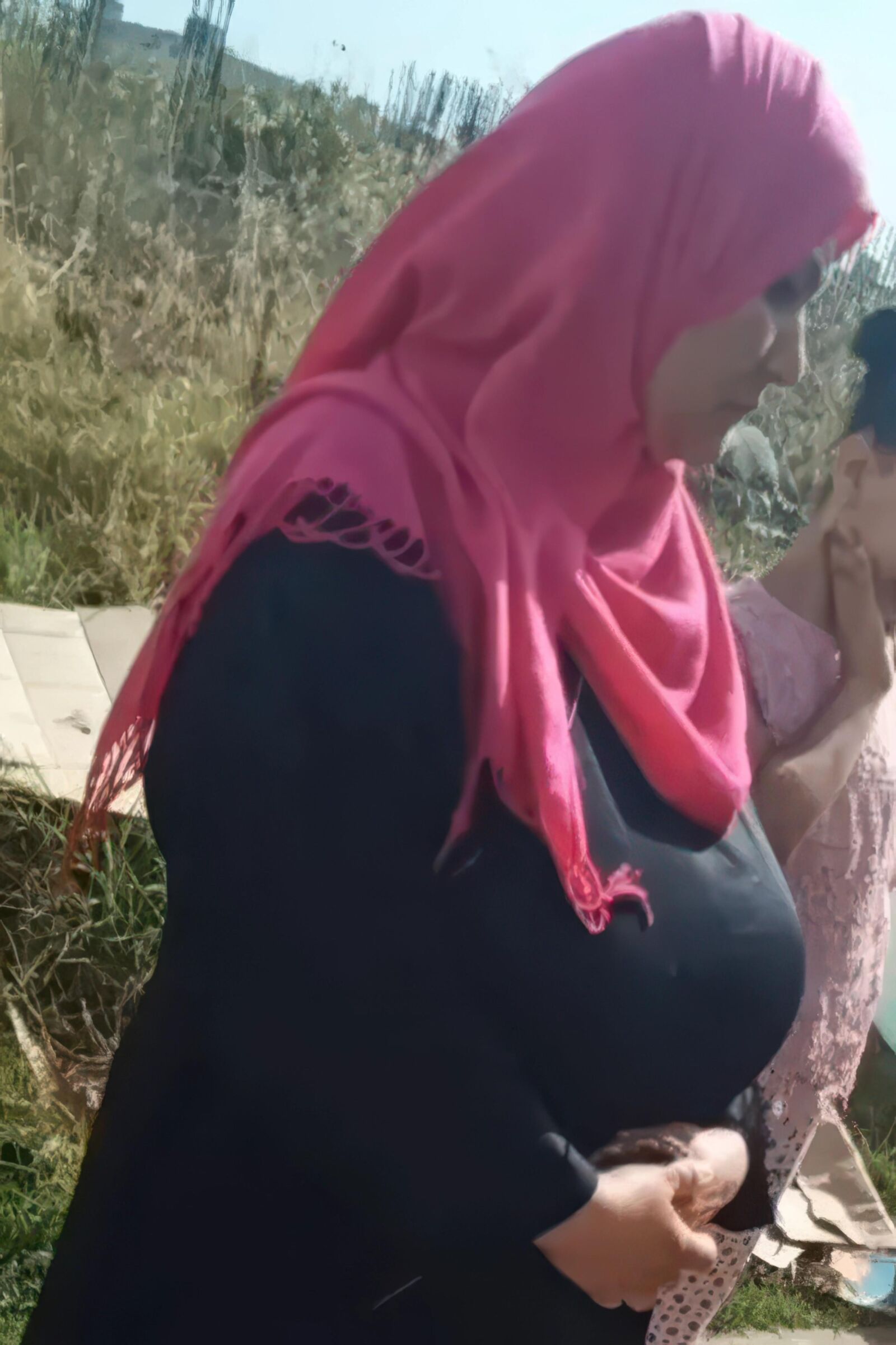 espiar a árabe hijab enormes tetas mamá en la calle