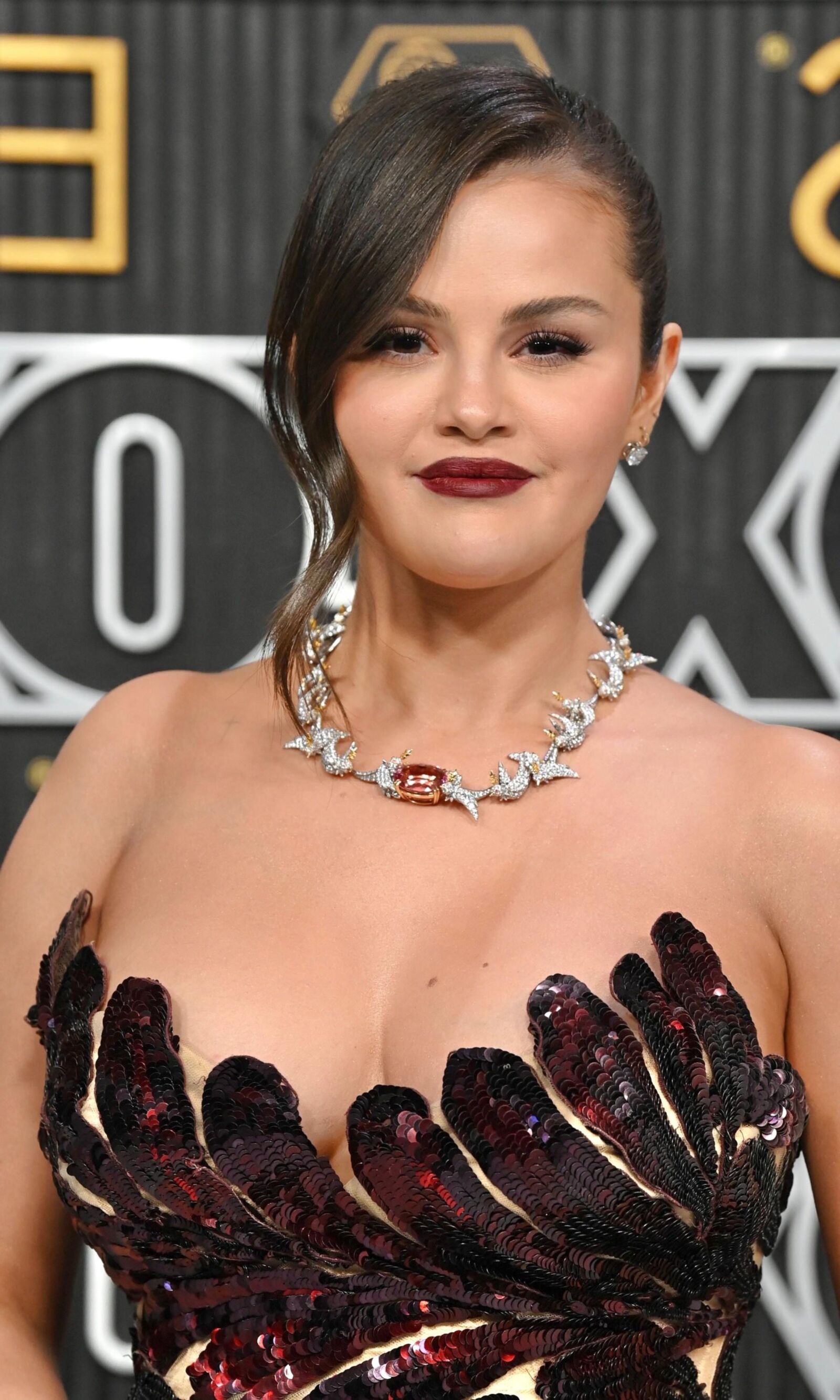 Selena Gomez, ardiente transformación de tetas pequeñas a titcow