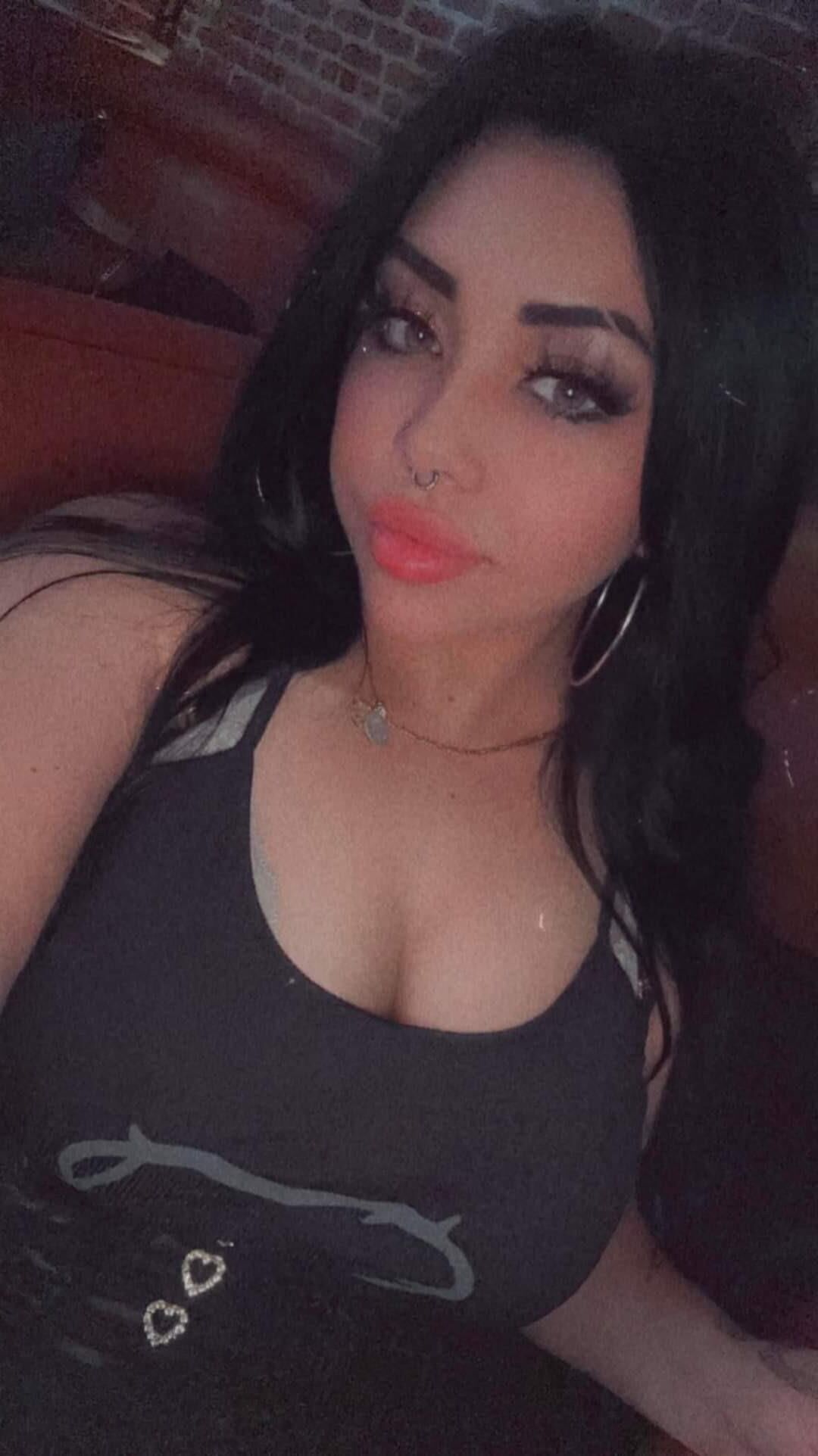 Latina tetona Ale