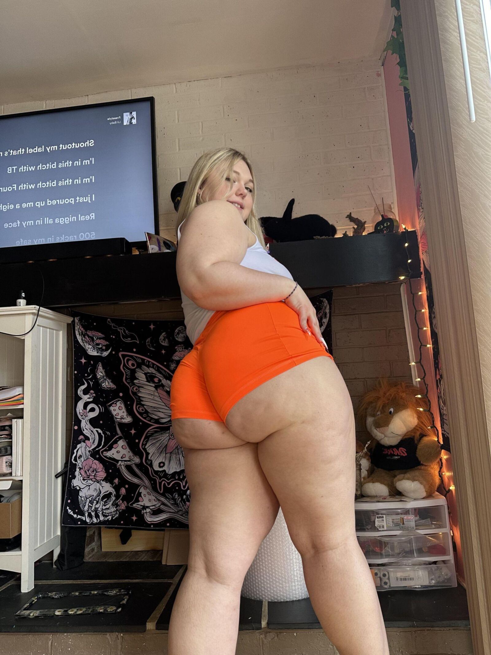 Lxves_ (Sar) (BBW)