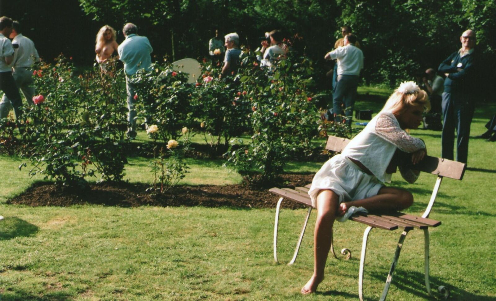 Nackte Mädchen posieren für Fotos