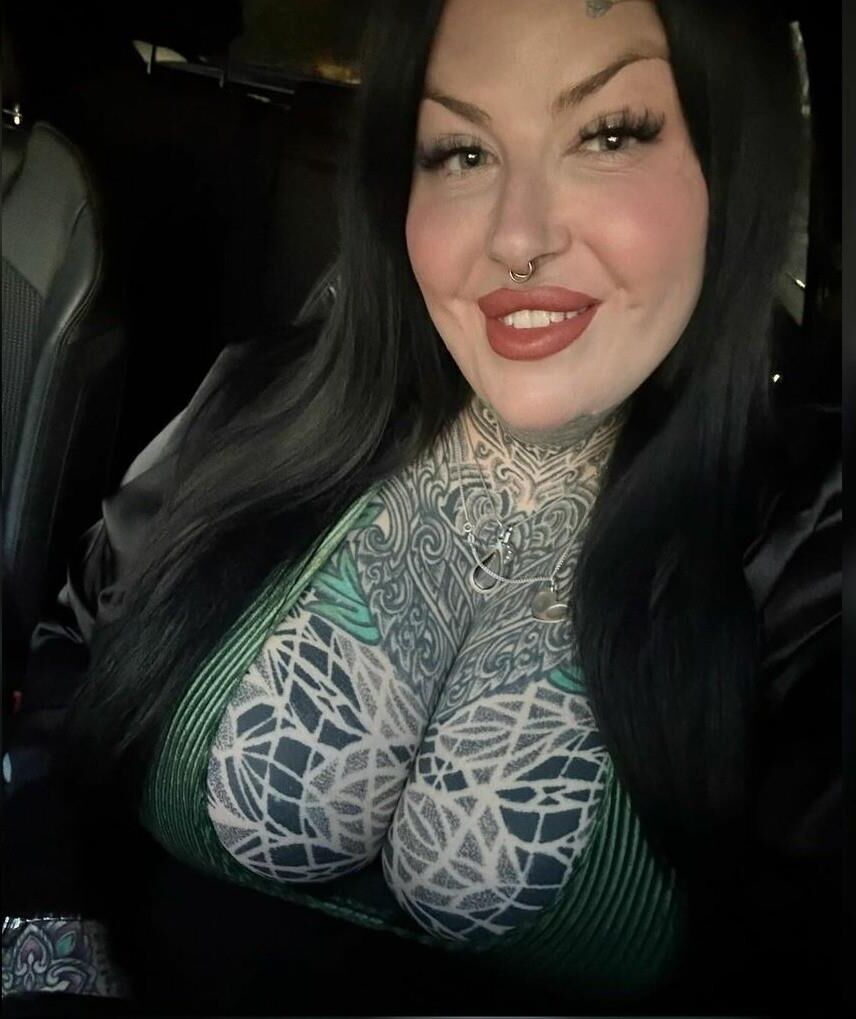 Big Titty Alt Goth Mami