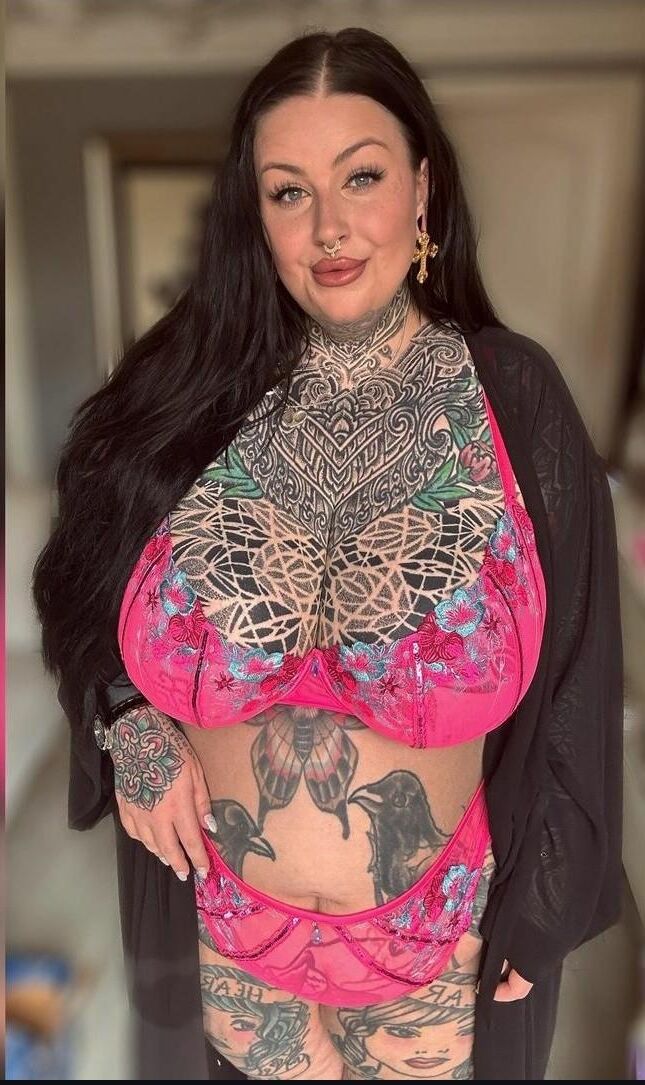 Big Titty Alt Goth Mami