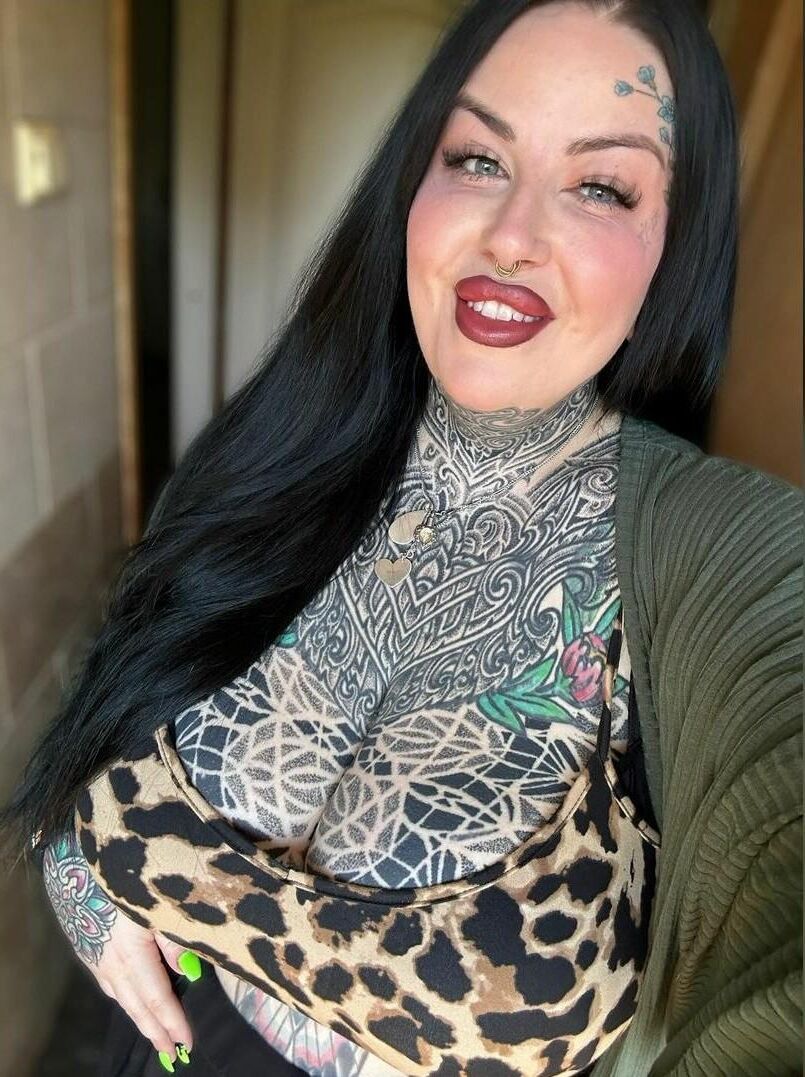 Big Titty Alt Goth Mami