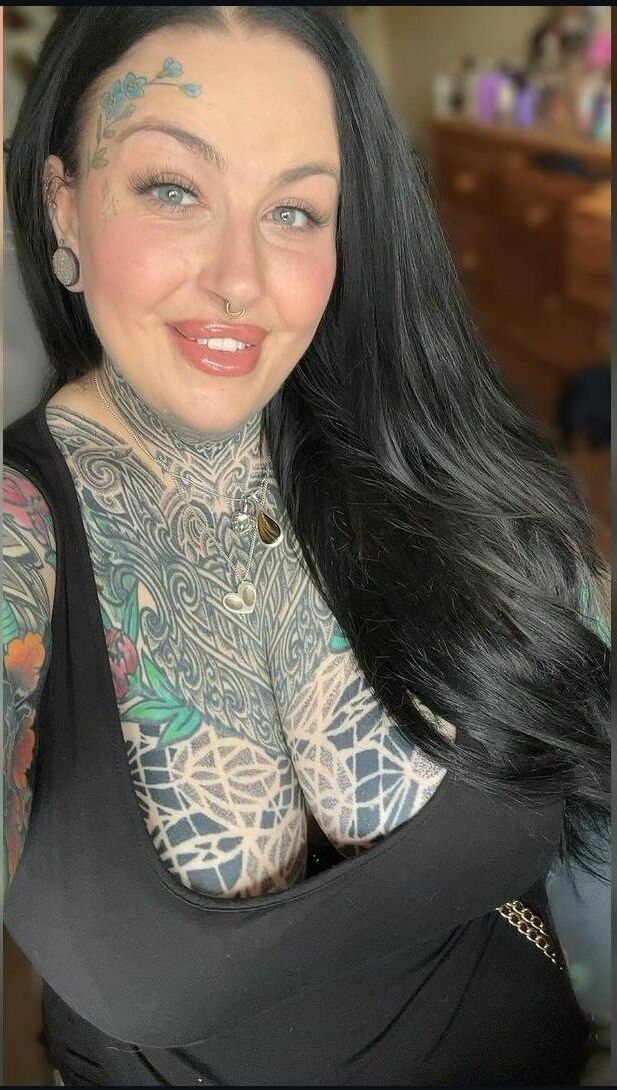 Big Titty Alt Goth Mami