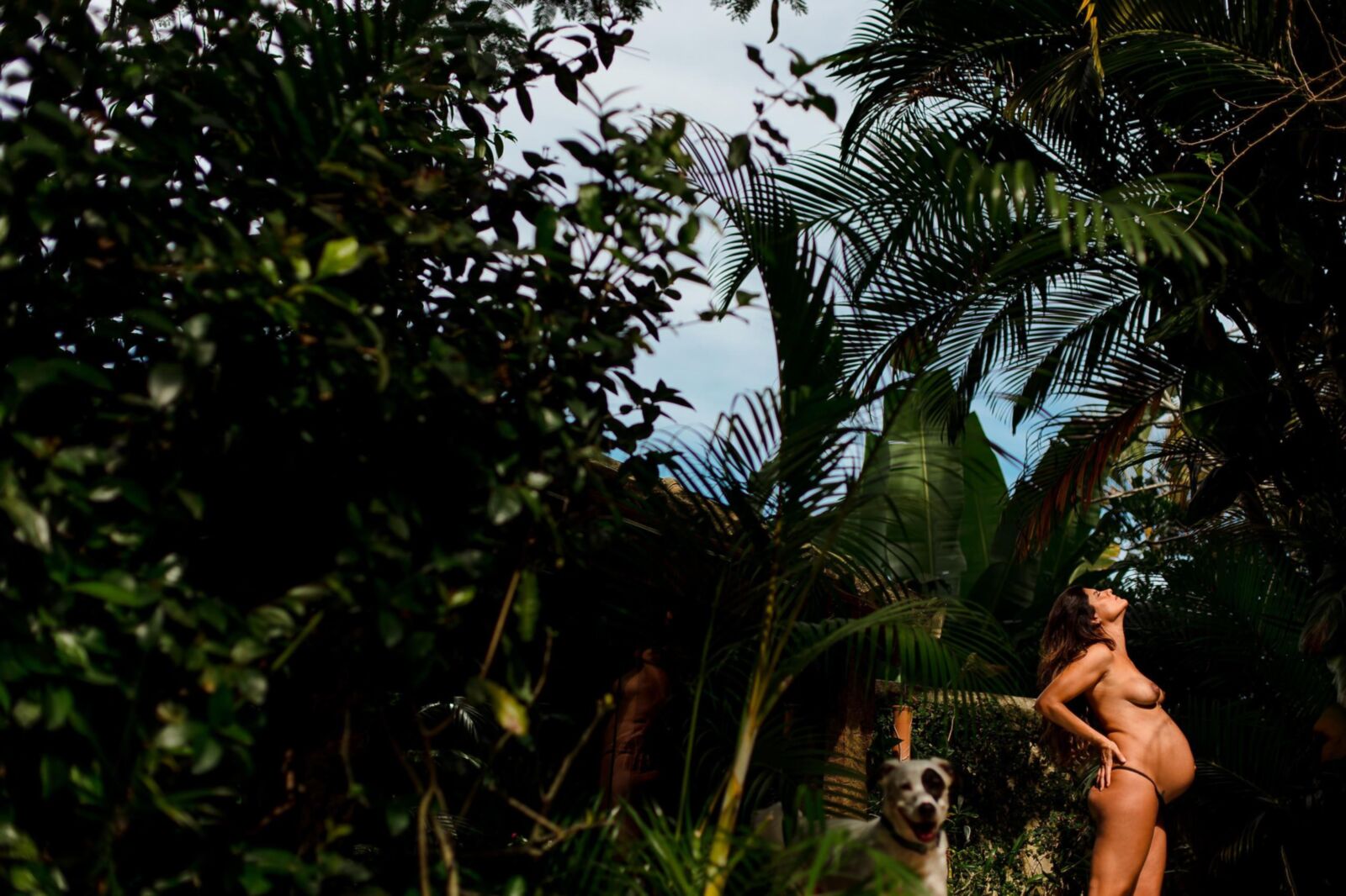 Sessão fotográfica de estúdio para gestantes orgulhosas