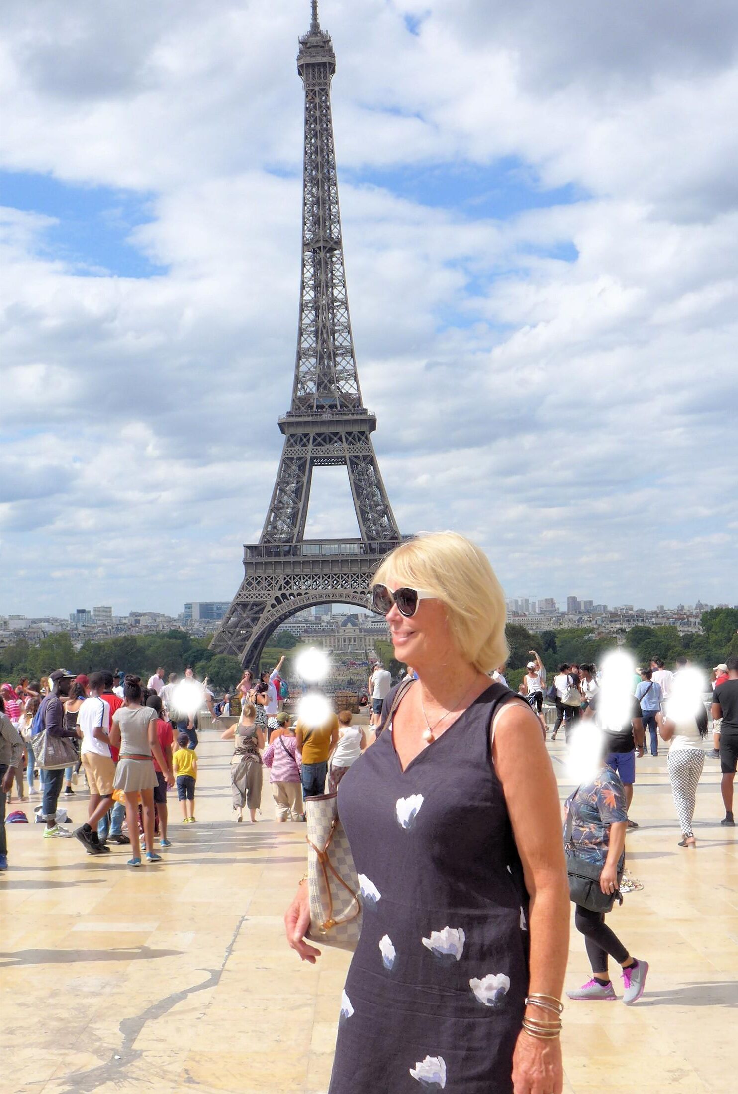 Our DIANE explores FRANCE naughty and naked❤️!