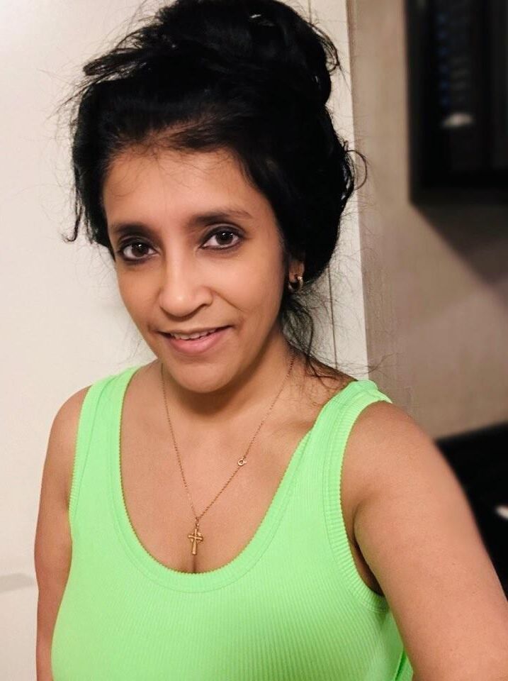 Sexy Desi Mom From Canada