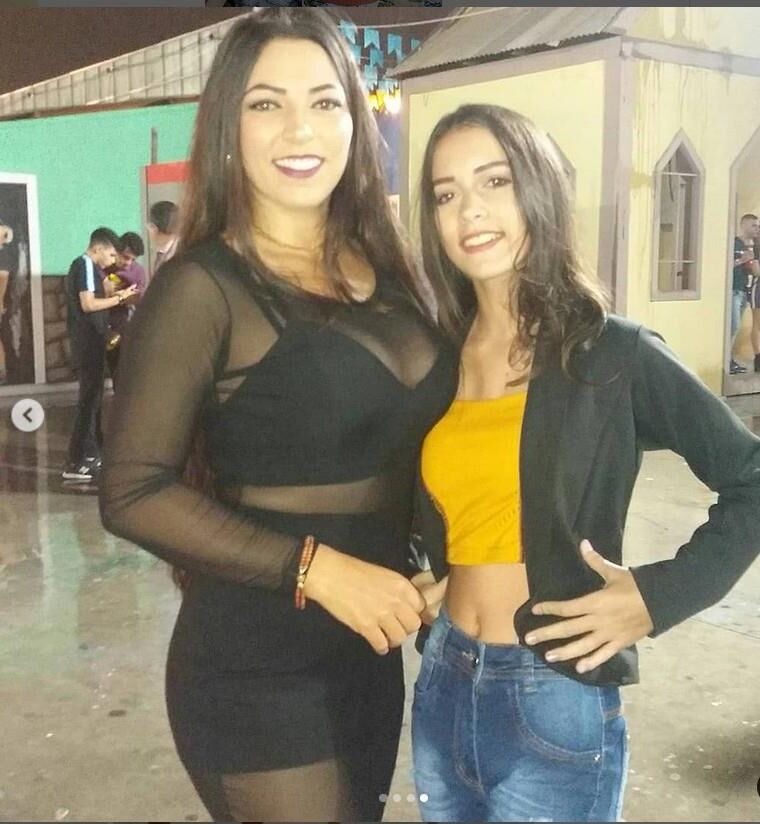 mãe gostosa sexyin público milf com tesão