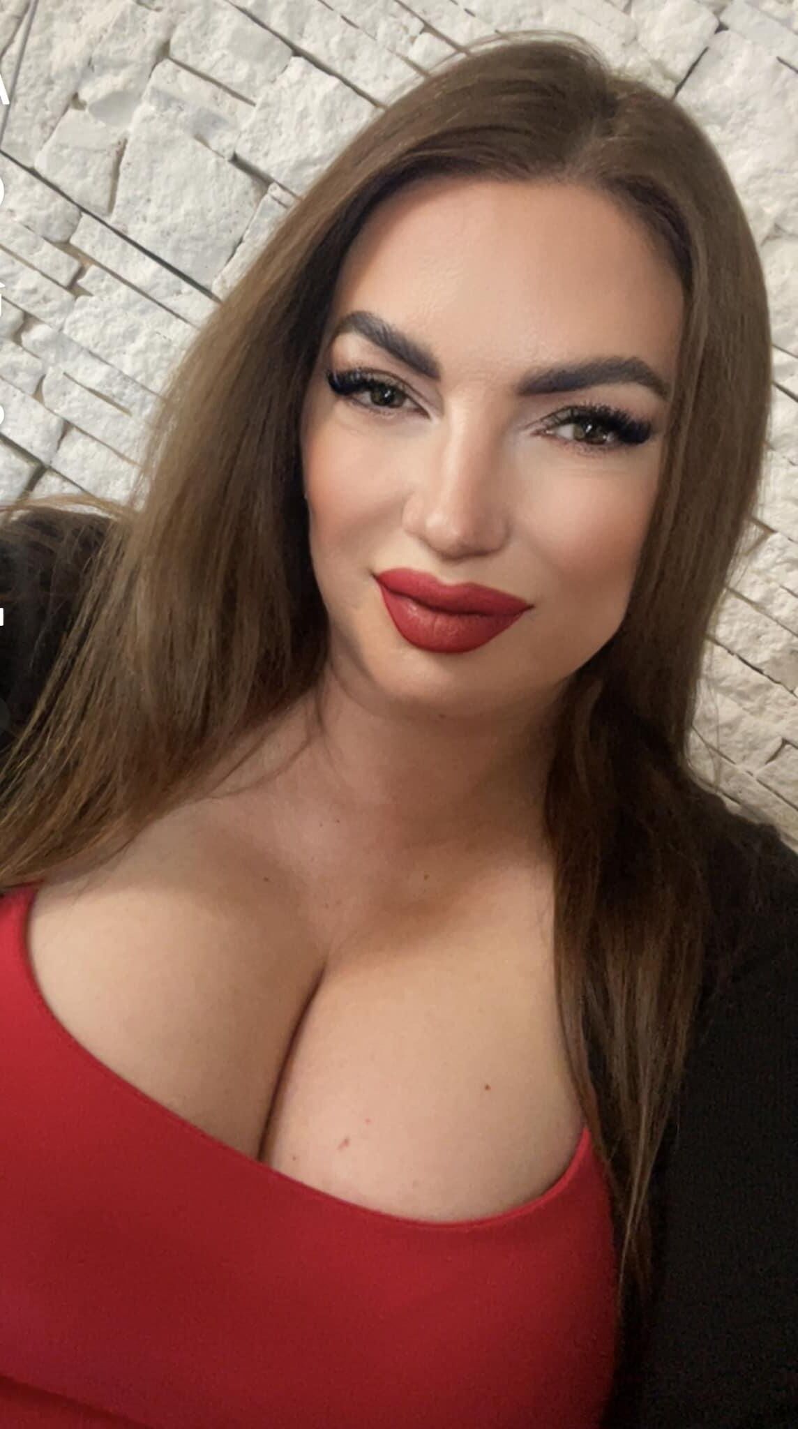 Gabriela Natalia a sexy Romanian BBW