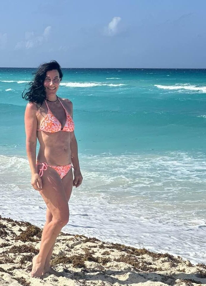 Hermosa MILF judía Lara en Bikinis, Vestido, Sexy años