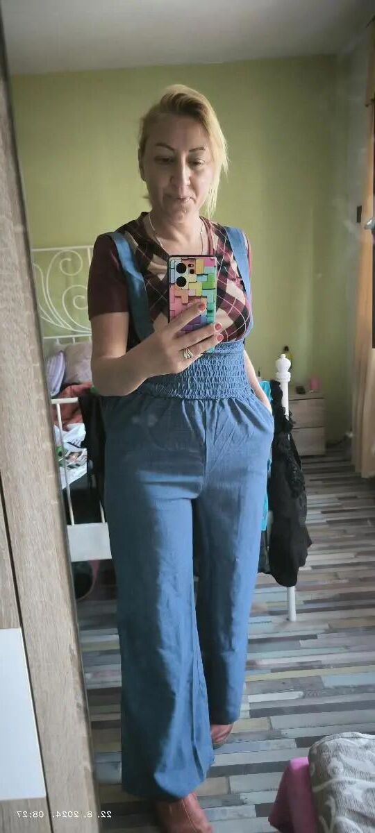 sexy busty mature Jelena