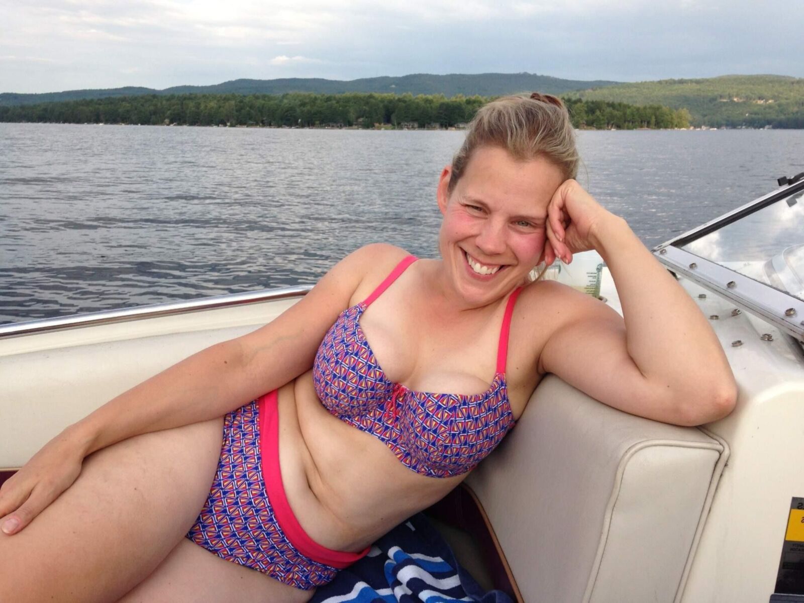 Beautiful MILF goes boating