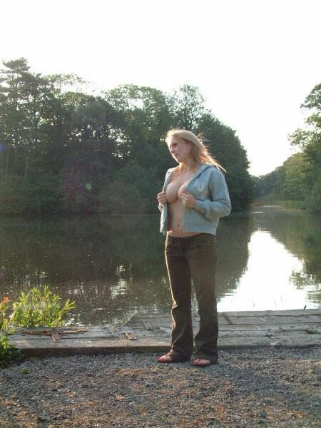 Jenn À beira do lago