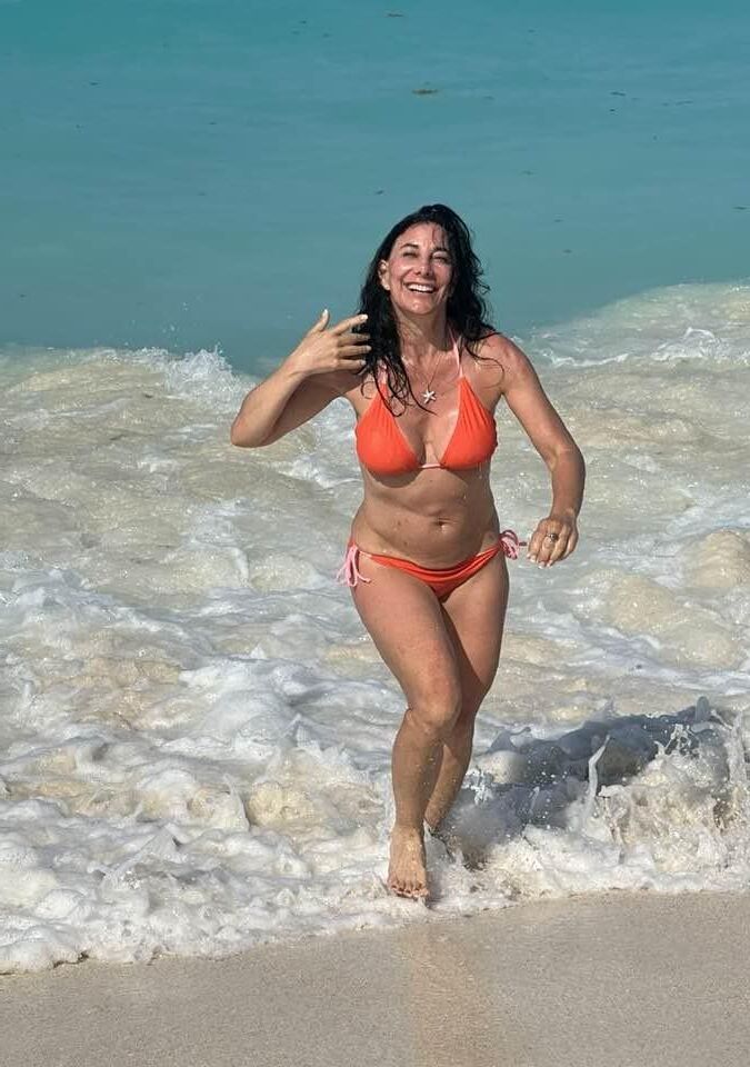 Hermosa MILF judía Lara en Bikinis, Vestido, Sexy años