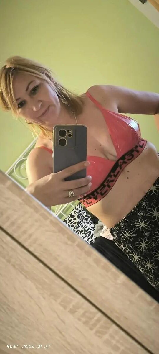 sexy busty mature Jelena