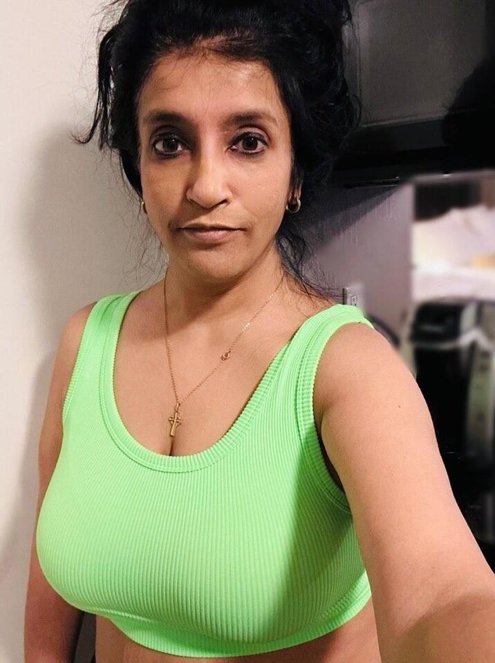 Sexy Desi Mom From Canada