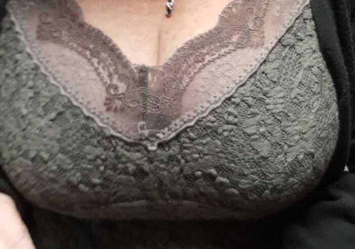 Candid Big ddd Cougar tits sweater and blouse 