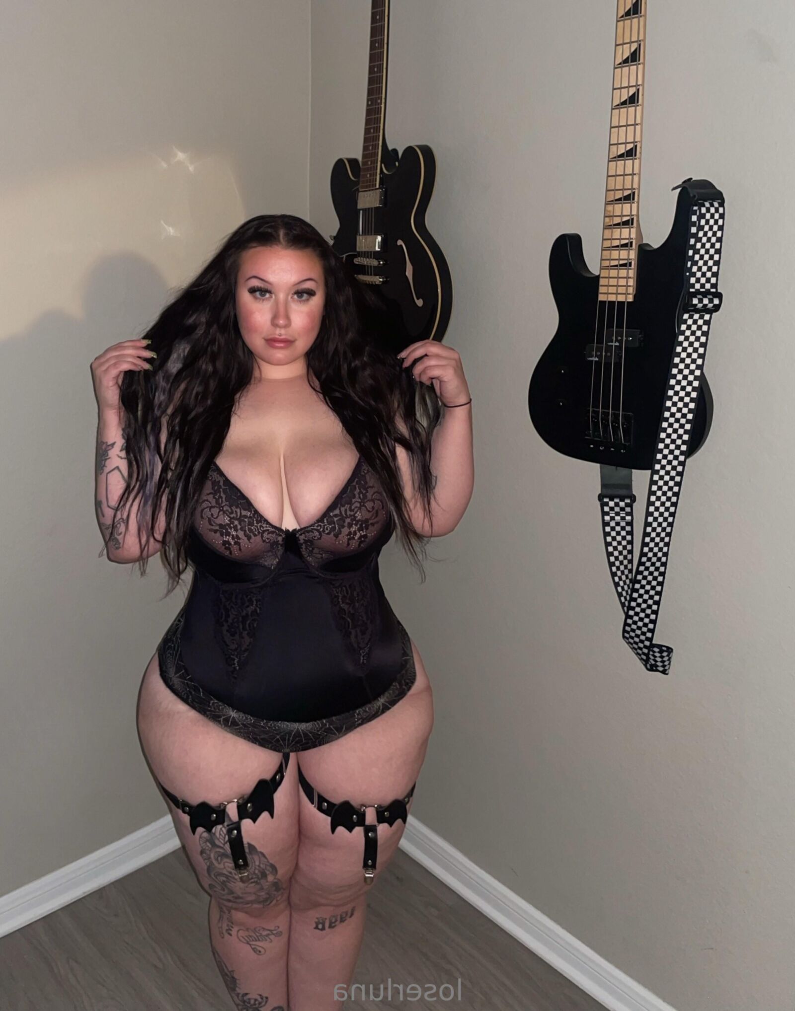 Luna Enormes Tetas Culo Belleza Sexy BBW Músico Chica Tiros Mixtos