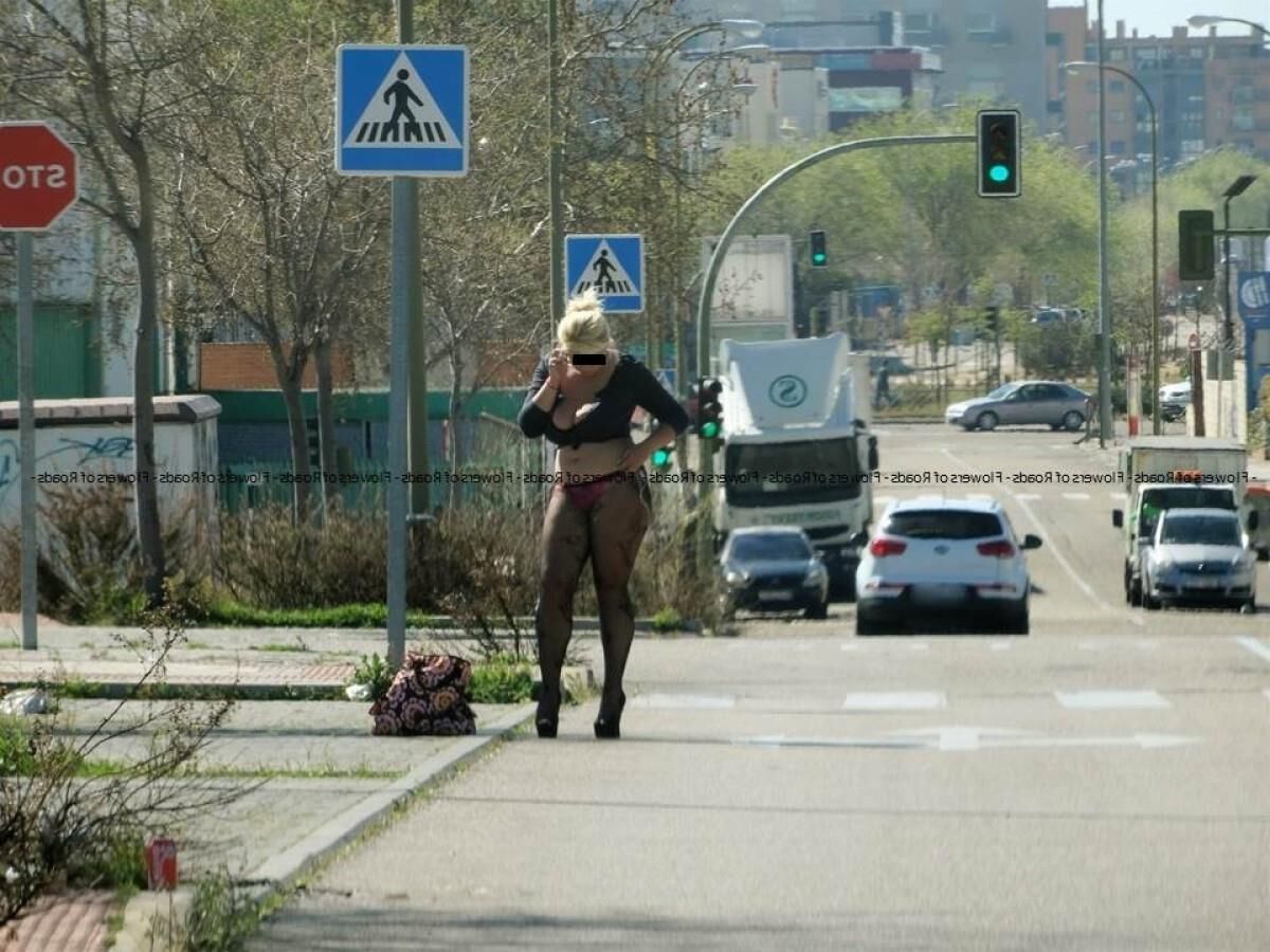 STRASSENNUTEN IN HIGH HEELS