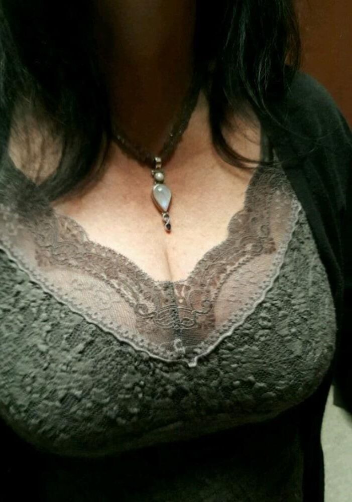 Candid Big ddd Cougar tits sweater and blouse 