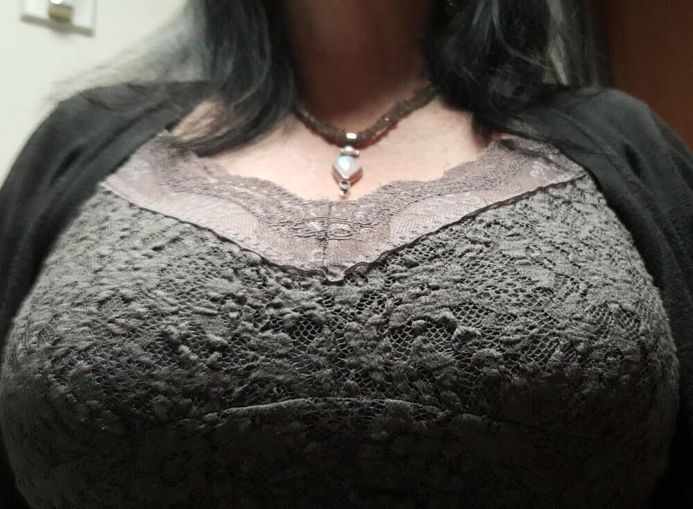 Candid Big ddd Cougar tits sweater and blouse 