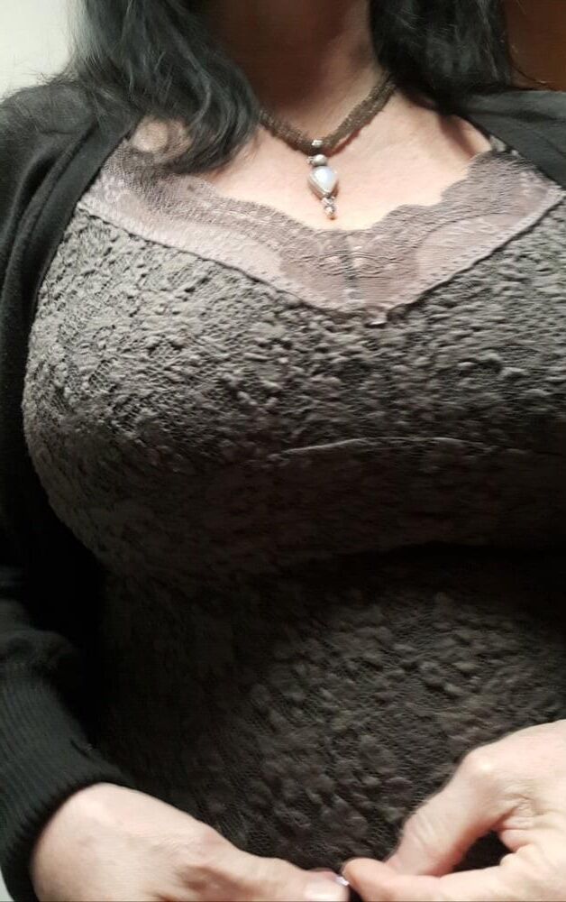 Candid Big ddd Cougar tits sweater and blouse 