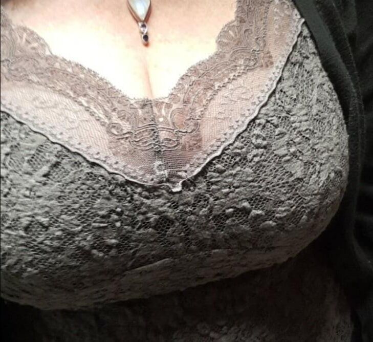 Candid Big ddd Cougar tits sweater and blouse 